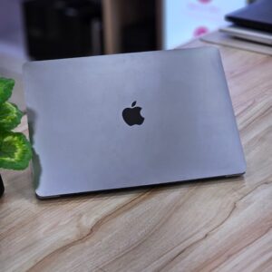 𝕄𝔸ℂ𝔹𝕆𝕆𝕂 𝔸𝕀ℝ 𝕄𝟙 Apple M1 chip 8GB RAM 256 SSD Storage