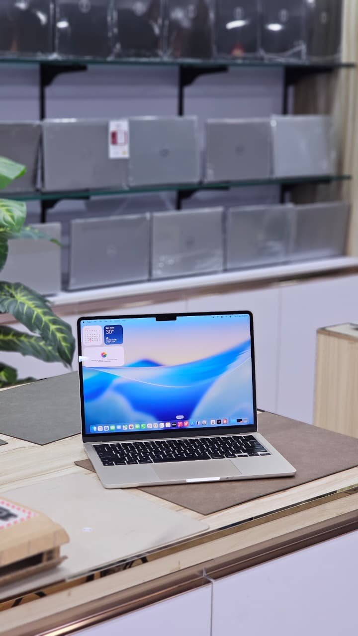 MacBook Air M1 8GB Ram 250SSD
